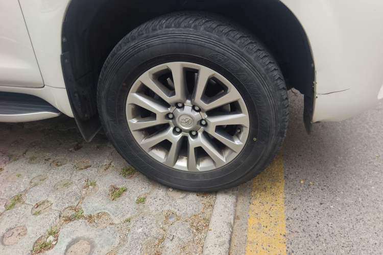 Used Toyota Prado 2018 3.5L Automatic TX-L with Rear-Mounted Spare Tire Right Front Wheel Hub