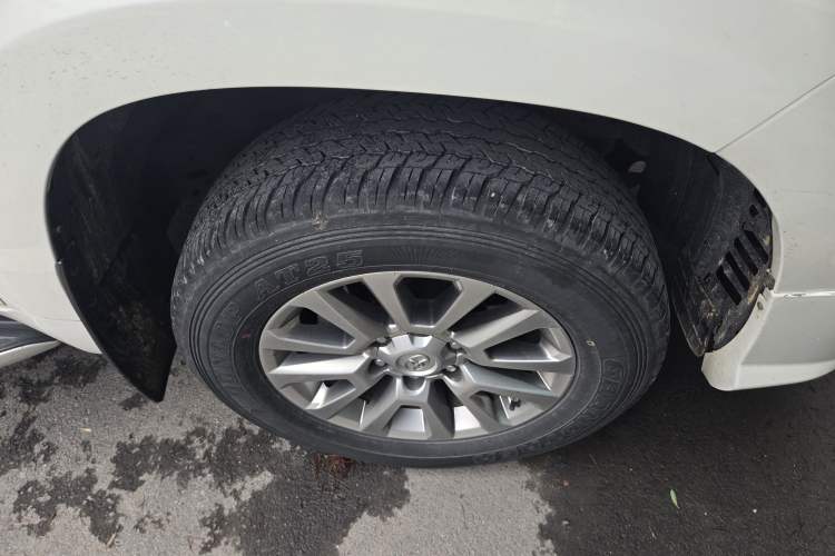 Used Toyota Prado 2018 3.5L Automatic TX-L Right Front Wheel Hub