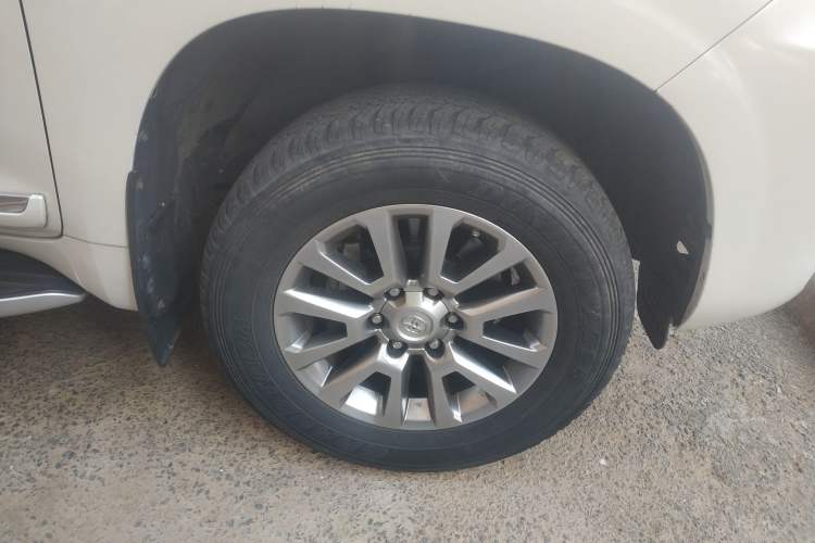 Used Toyota Prado 2018 3.5L Automatic TX-L NAVI with Rear-Mounted Spare Tire Right Front Wheel Hub