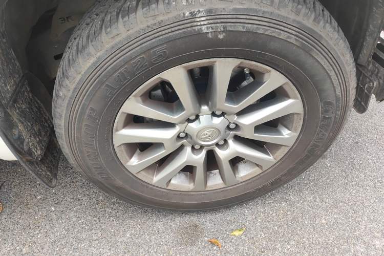 Used Toyota Prado 2018 3.5L Automatic TX-L with Rear-Mounted Spare Tire Right Front Wheel Hub