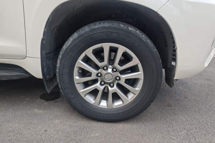 Used Toyota Prado 2018 4.0L TXL Nine Airbags External Mount – Middle East Version Right Front Wheel Hub