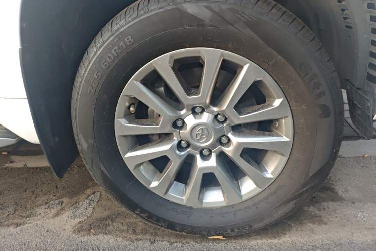 Used Toyota Prado 2018 3.5L Automatic TX-L with Rear-Mounted Spare Tire Right Front Wheel Hub