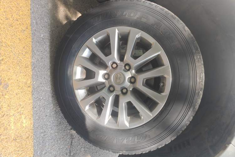 Used Toyota Prado 2018 3.5L Automatic TX-L with Rear-Mounted Spare Tire Right Front Wheel Hub