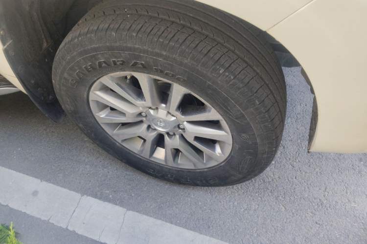 Used Toyota Prado 2018 3.5L Automatic TX-L with Rear-Mounted Spare Tire Right Front Wheel Hub