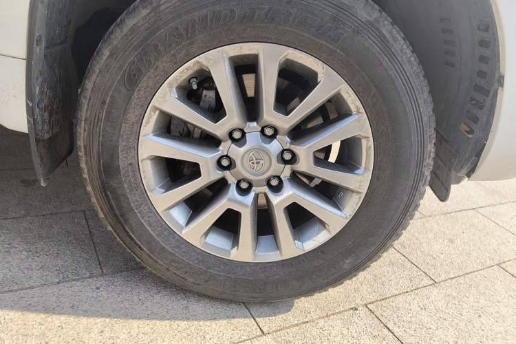 Used Toyota Prado 2018 3.5L Automatic TX-L with Rear-Mounted Spare Tire Right Front Wheel Hub