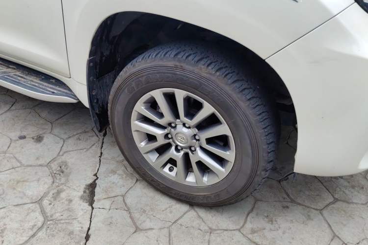 Used Toyota Prado 2018 3.5L Automatic TX-L Right Front Wheel Hub
