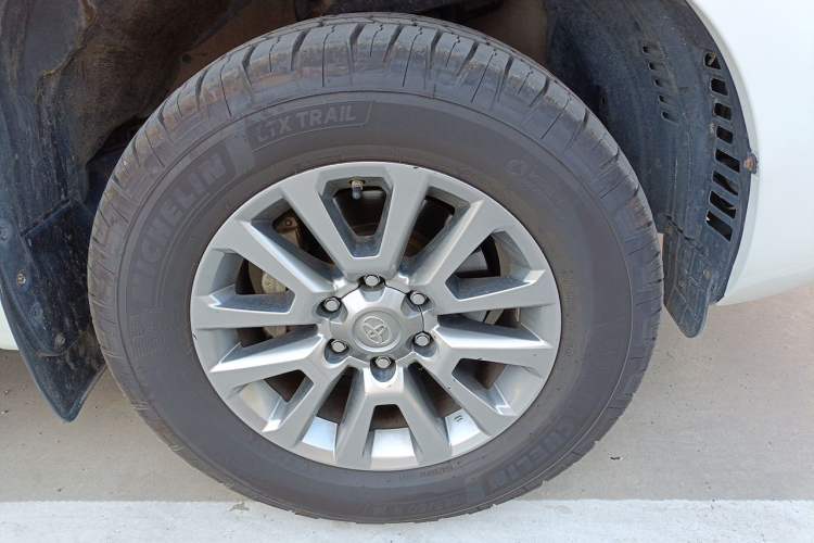 Used Toyota Prado 2018 3.5L Automatic TX-L NAVI with Rear-Mounted Spare Tire Right Front Wheel Hub