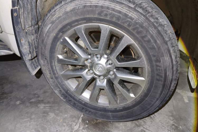 Used Toyota Prado 2018 3.5L Automatic TX-L Right Front Wheel Hub