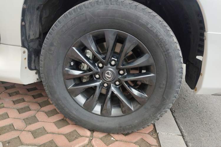 Used Toyota Prado  Right Front Wheel Hub