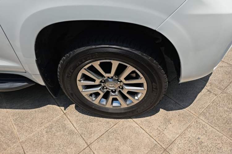 Used Toyota Prado 2018 3.5L Automatic SX Right Front Wheel Hub