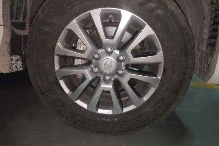 Used Toyota Prado  Right Front Wheel Hub