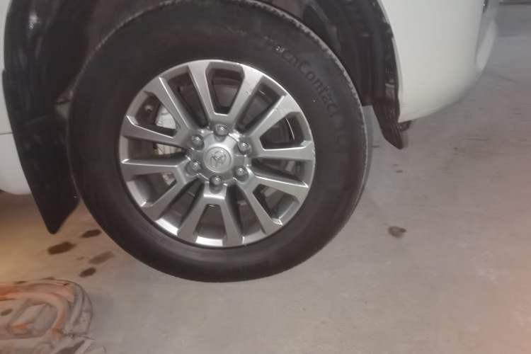 Used Toyota Prado 2018 3.5L Automatic TX-L Right Front Wheel Hub