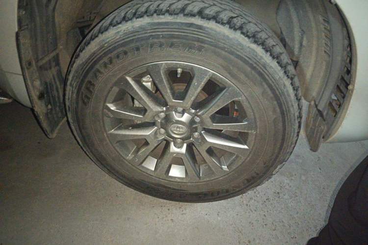Used Toyota Prado 2018 3.5L Automatic TX-L with Rear-Mounted Spare Tire Right Front Wheel Hub