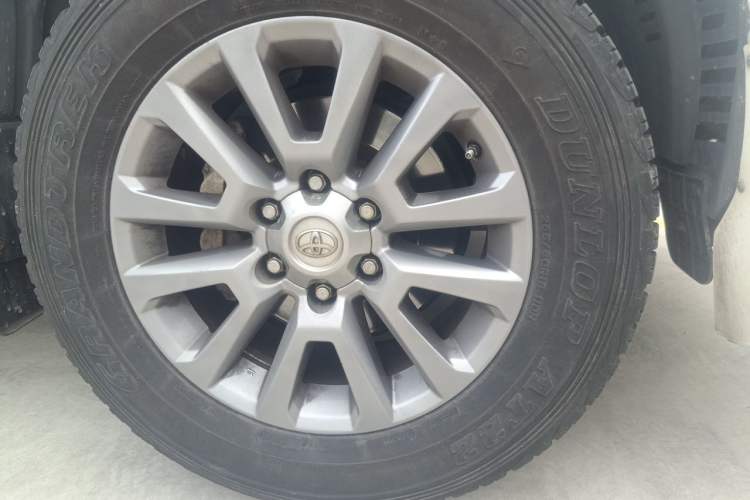 Used Toyota Prado 2018 3.5L Automatic TX-L with Rear-Mounted Spare Tire Right Front Wheel Hub