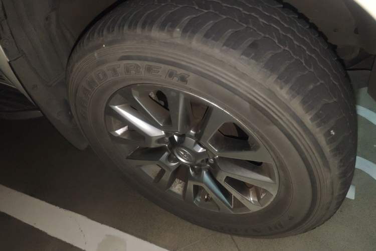 Used Toyota Prado 2018 3.5L Automatic TX-L with Rear-Mounted Spare Tire Right Front Wheel Hub