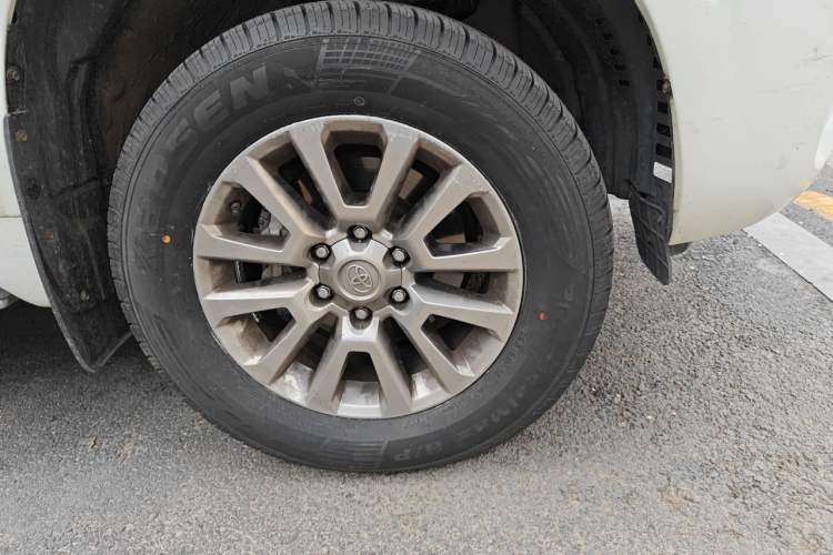 Used Toyota Prado 2018 3.5L Automatic TX-L with Rear-Mounted Spare Tire Right Front Wheel Hub