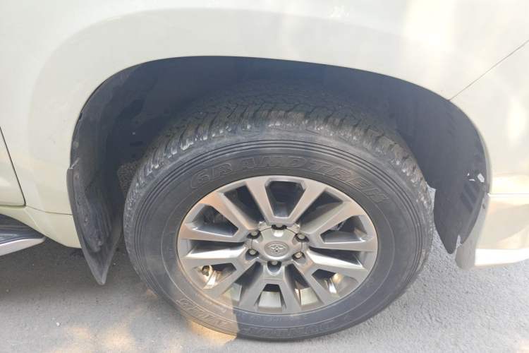 Used Toyota Prado 2018 3.5L Automatic TX-L Right Front Wheel Hub