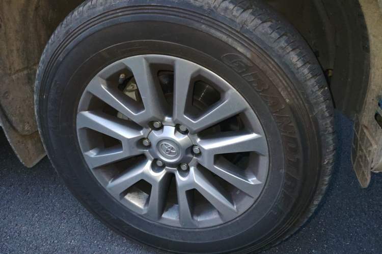 Used Toyota Prado 2018 3.5L Automatic TX-L with Rear-Mounted Spare Tire Right Front Wheel Hub