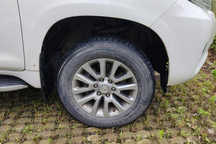 Used Toyota Prado 2018 3.5L Automatic TX-L with Rear-Mounted Spare Tire Right Front Wheel Hub
