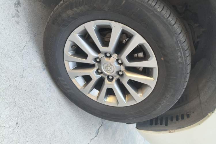 Used Toyota Prado 2018 3.5L Automatic TX-L Right Front Wheel Hub