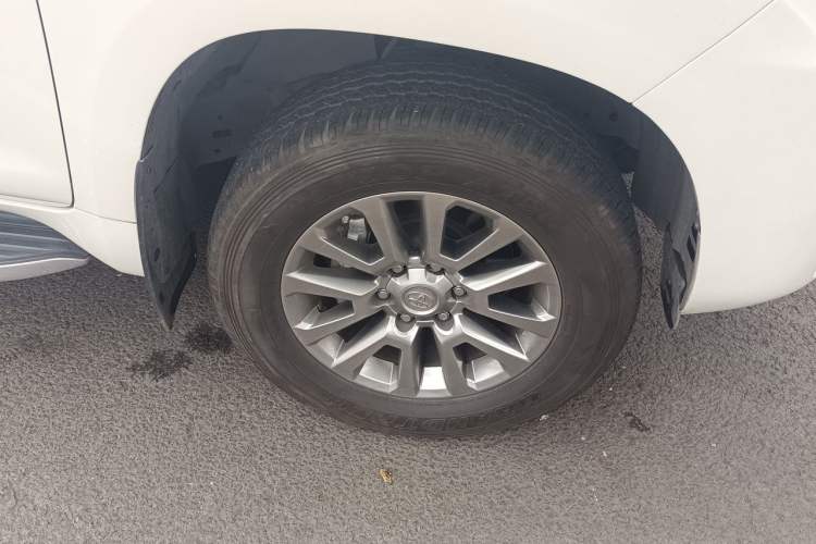 Used Toyota Prado 2018 3.5L Automatic TX-L NAVI with Rear-Mounted Spare Tire Right Front Wheel Hub