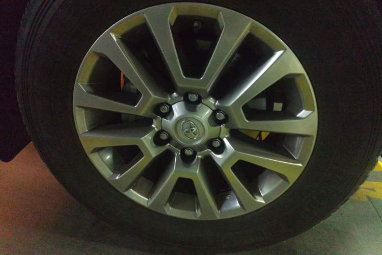 Used Toyota Prado 2018 3.5L Automatic VX NAVI Right Front Wheel Hub