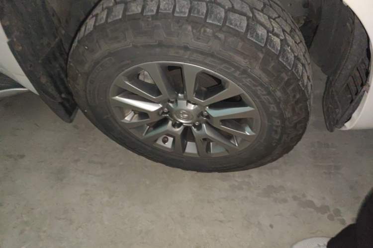 Used Toyota Prado  Right Front Wheel Hub