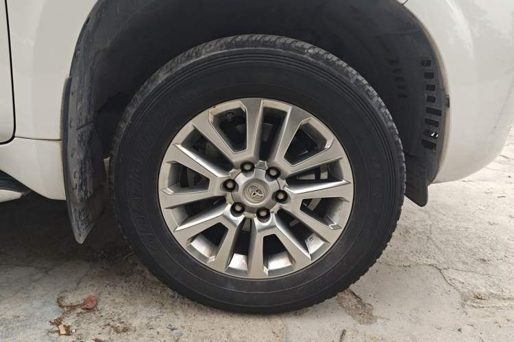Used Toyota Prado 2018 3.5L Automatic TX-L NAVI Right Front Wheel Hub