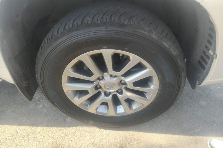 Used Toyota Prado 2018 3.5L Automatic TX-L with Rear-Mounted Spare Tire Right Front Wheel Hub
