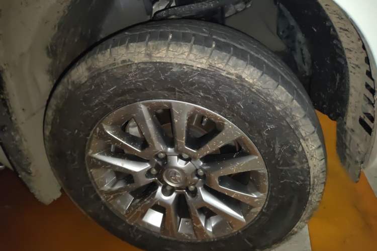 Used Toyota Prado 2018 3.5L Automatic TX-L with Rear-Mounted Spare Tire Right Front Wheel Hub