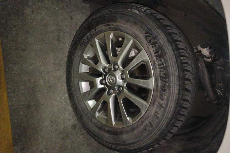Used Toyota Prado 2018 3.5L Automatic TX-L Right Front Wheel Hub