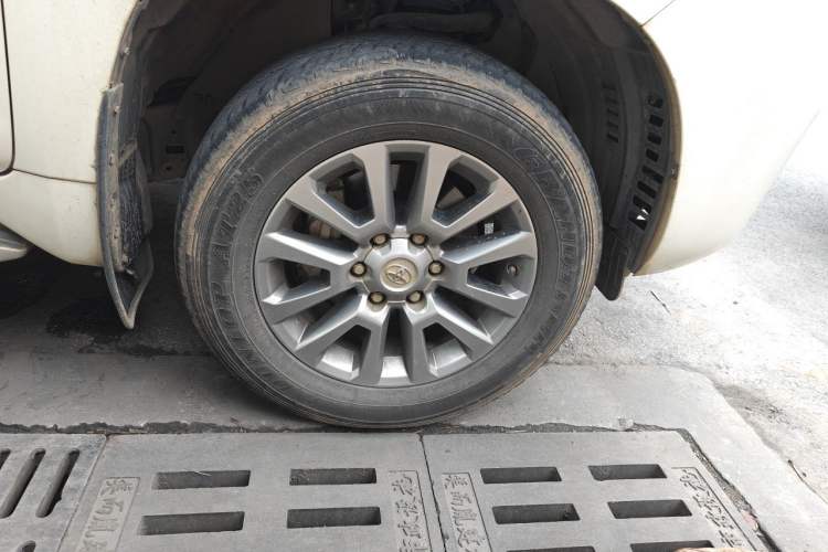 Used Toyota Prado 2018 3.5L Automatic TX-L with Rear-Mounted Spare Tire Right Front Wheel Hub
