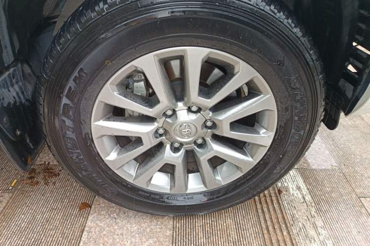 Used Toyota Prado 2018 3.5L Automatic TX Right Front Wheel Hub