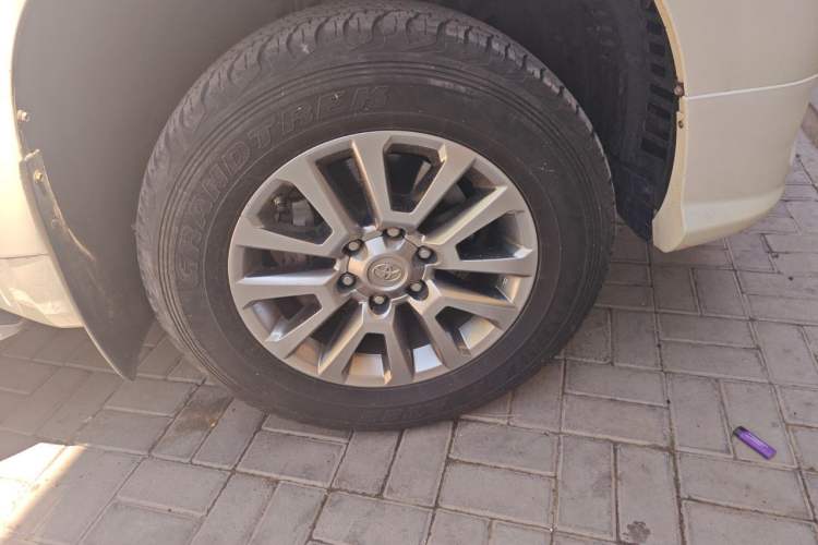 Used Toyota Prado 2018 3.5L Automatic TX-L with Rear-Mounted Spare Tire Right Front Wheel Hub