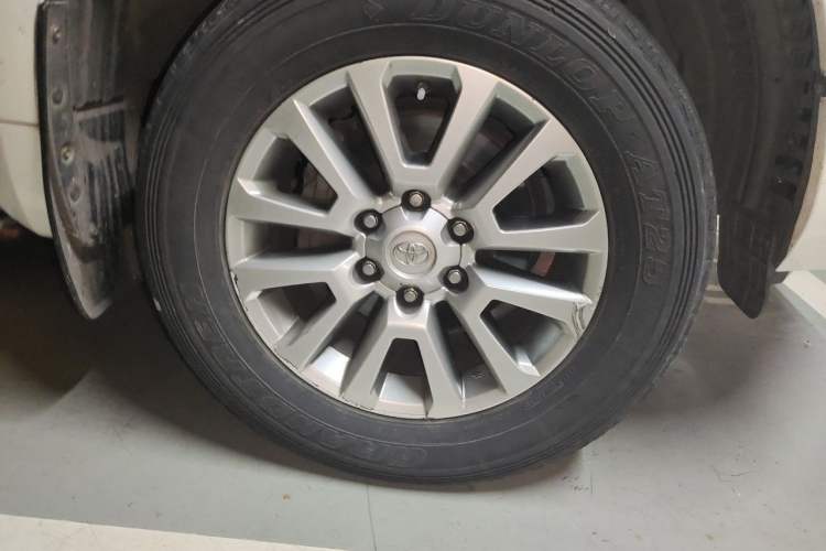 Used Toyota Prado 2018 3.5L Automatic TX-L NAVI with Rear-Mounted Spare Tire Right Front Wheel Hub