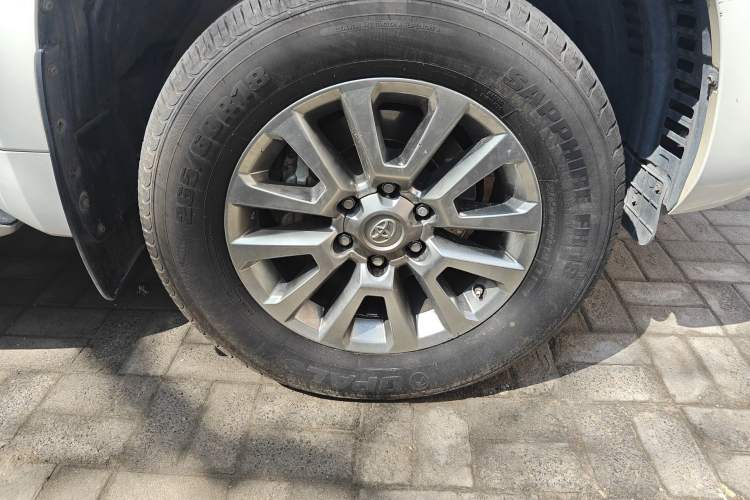 Used Toyota Prado 2018 3.5L Automatic TX-L with Rear-Mounted Spare Tire Right Front Wheel Hub