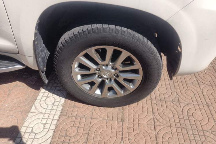 Used Toyota Prado 2018 3.5L Automatic VX NAVI with Rear-Mounted Spare Tire Right Front Wheel Hub