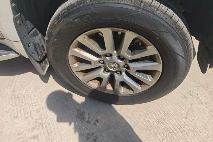 Used Toyota Prado 2018 3.5L Automatic TX-L NAVI with Rear-Mounted Spare Tire Right Front Wheel Hub