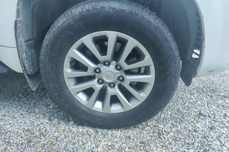 Used Toyota Prado  Right Front Wheel Hub