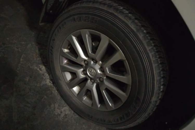 Used Toyota Prado 2018 3.5L Automatic TX Right Front Wheel Hub