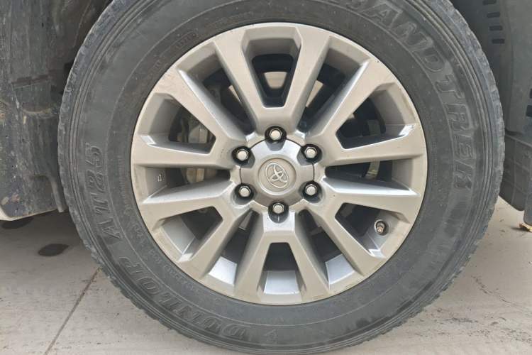 Used Toyota Prado 2018 3.5L Automatic TX-L NAVI with Rear-Mounted Spare Tire Right Front Wheel Hub