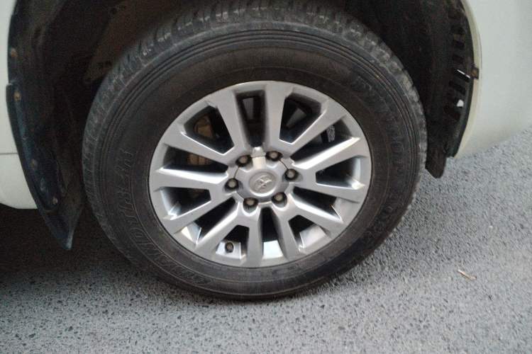 Used Toyota Prado 2018 3.5L Automatic TX-L with Rear-Mounted Spare Tire Right Front Wheel Hub