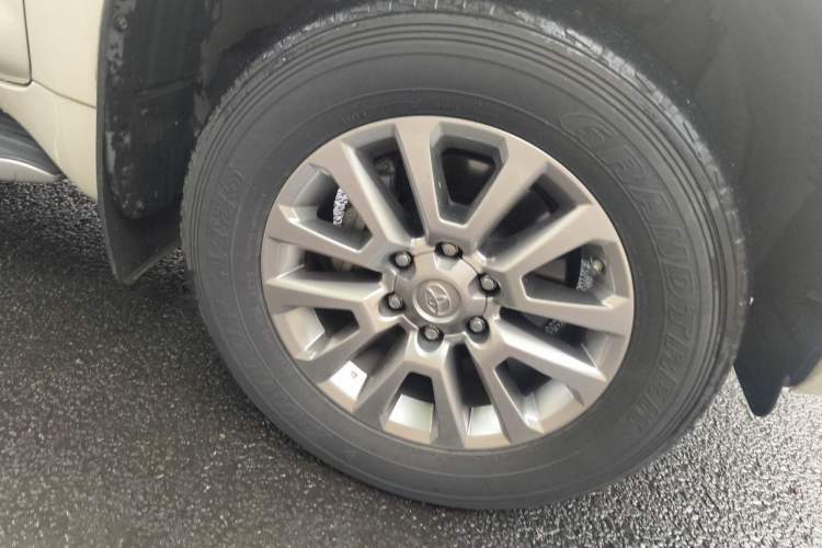 Used Toyota Prado 2018 3.5L Automatic TX-L NAVI Right Front Wheel Hub