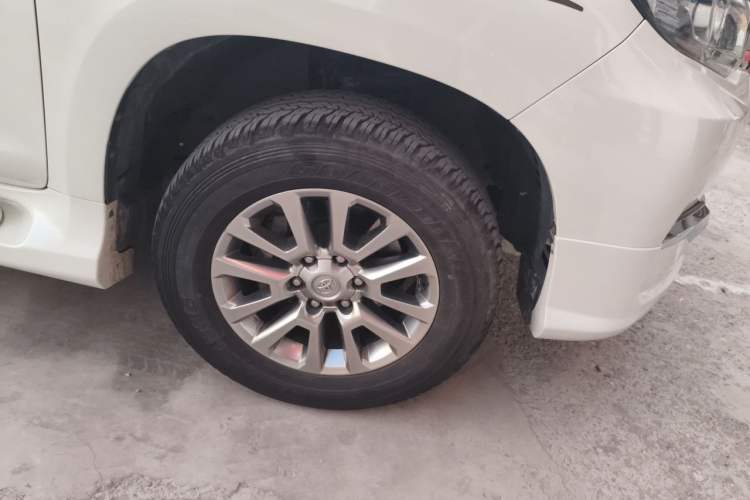 Used Toyota Prado 2018 3.5L Automatic SX Right Front Wheel Hub
