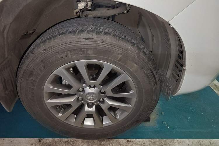 Used Toyota Prado 2018 3.5L Automatic TX-L Right Front Wheel Hub