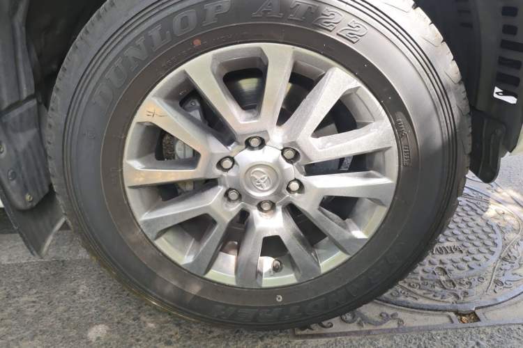 Used Toyota Prado  Right Front Wheel Hub