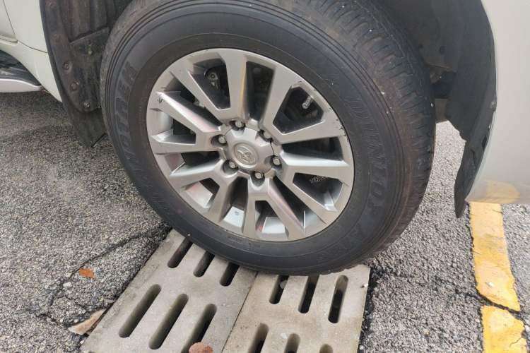 Used Toyota Prado 2018 3.5L Automatic TX-L NAVI Right Front Wheel Hub