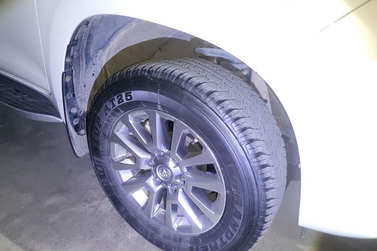 Used Toyota Prado 2018 3.5L Automatic TX-L NAVI with Rear-Mounted Spare Tire Right Front Wheel Hub