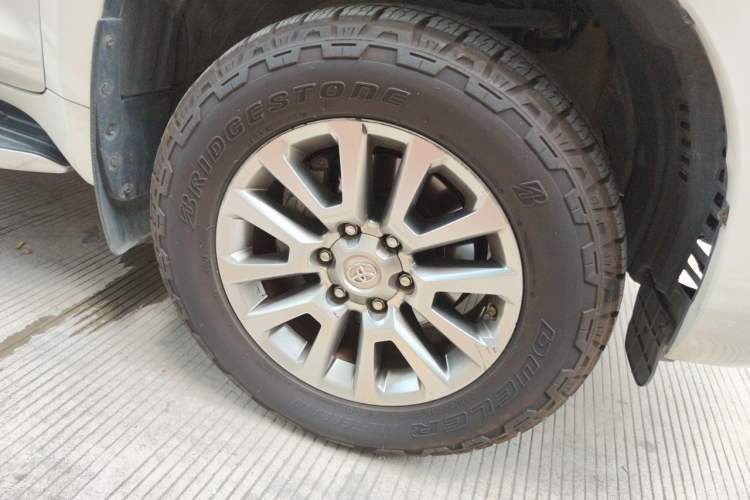 Used Toyota Prado 2018 3.5L Automatic TX-L with Rear-Mounted Spare Tire Right Front Wheel Hub