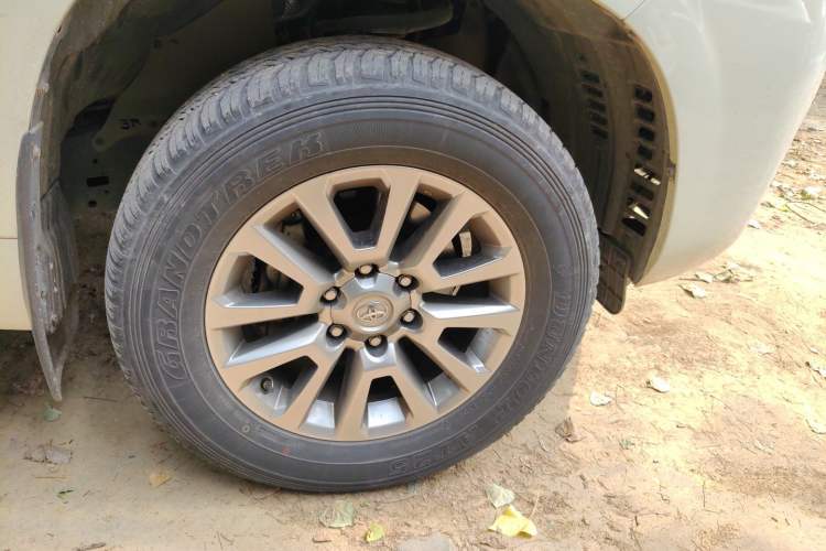 Used Toyota Prado 2018 3.5L Automatic TX-L Right Front Wheel Hub